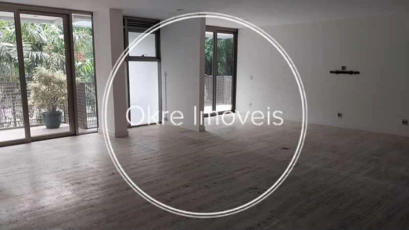 4-bedroom apartment with an open kitchen and stove — photo 14