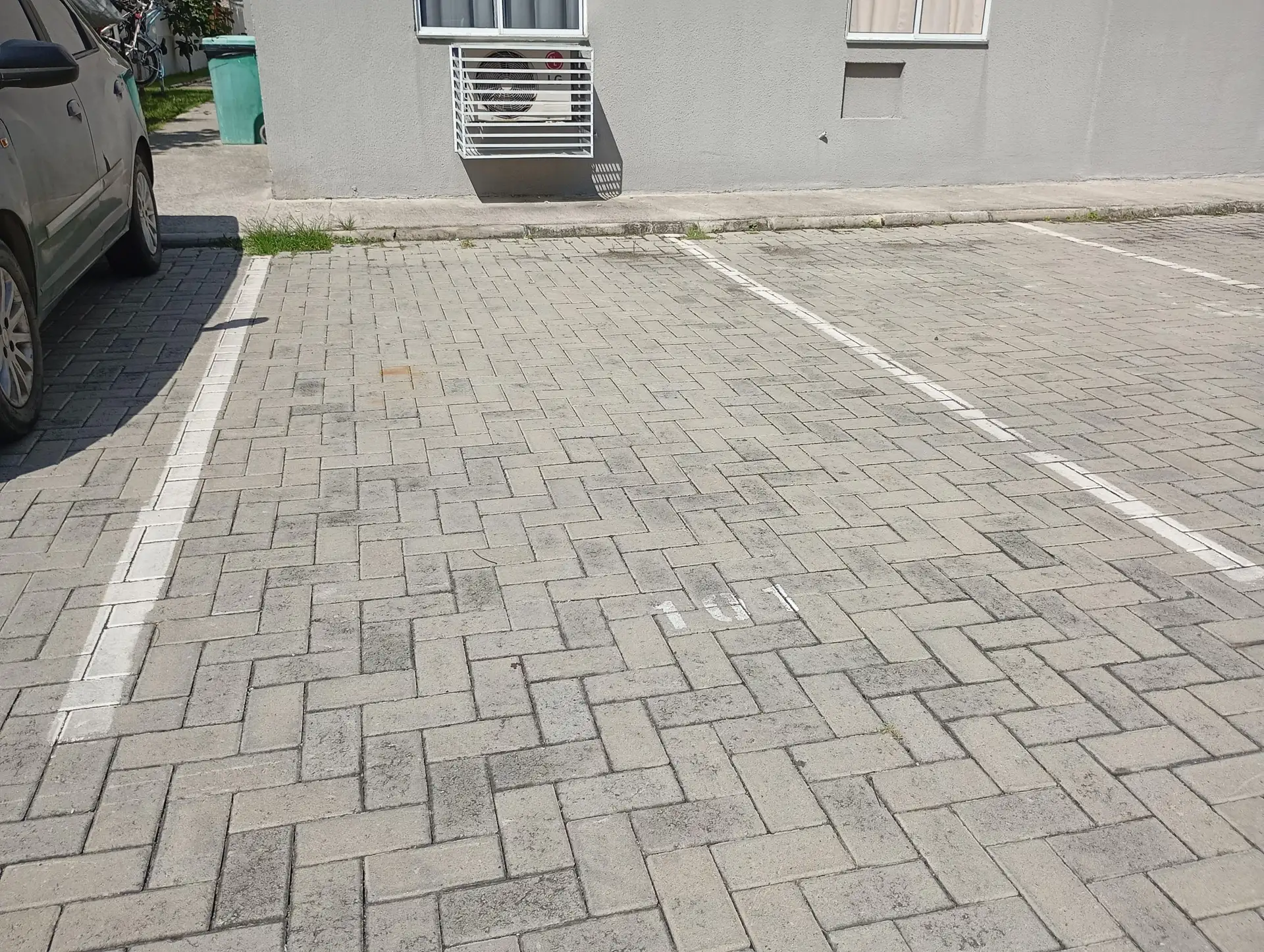 Apartamento sin muebles con 2 habitaciones y jardín privado — photo 19