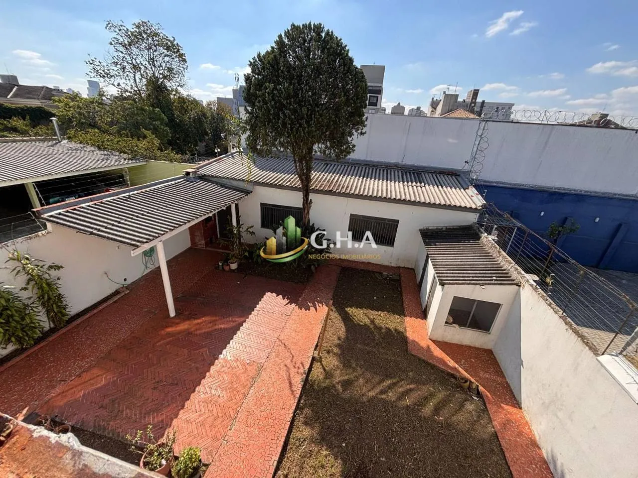 Sobrado com 6 dormitórios e guarda-roupas embutidos — photo 38