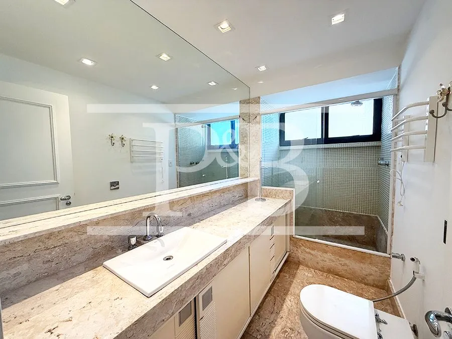 Furnished apartment, 230 m², with a bathtub — photo 31
