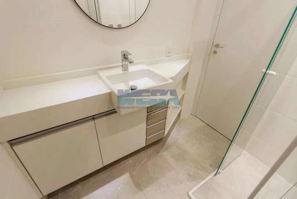 3-bedroom apartment with a walk-in closet — photo 32