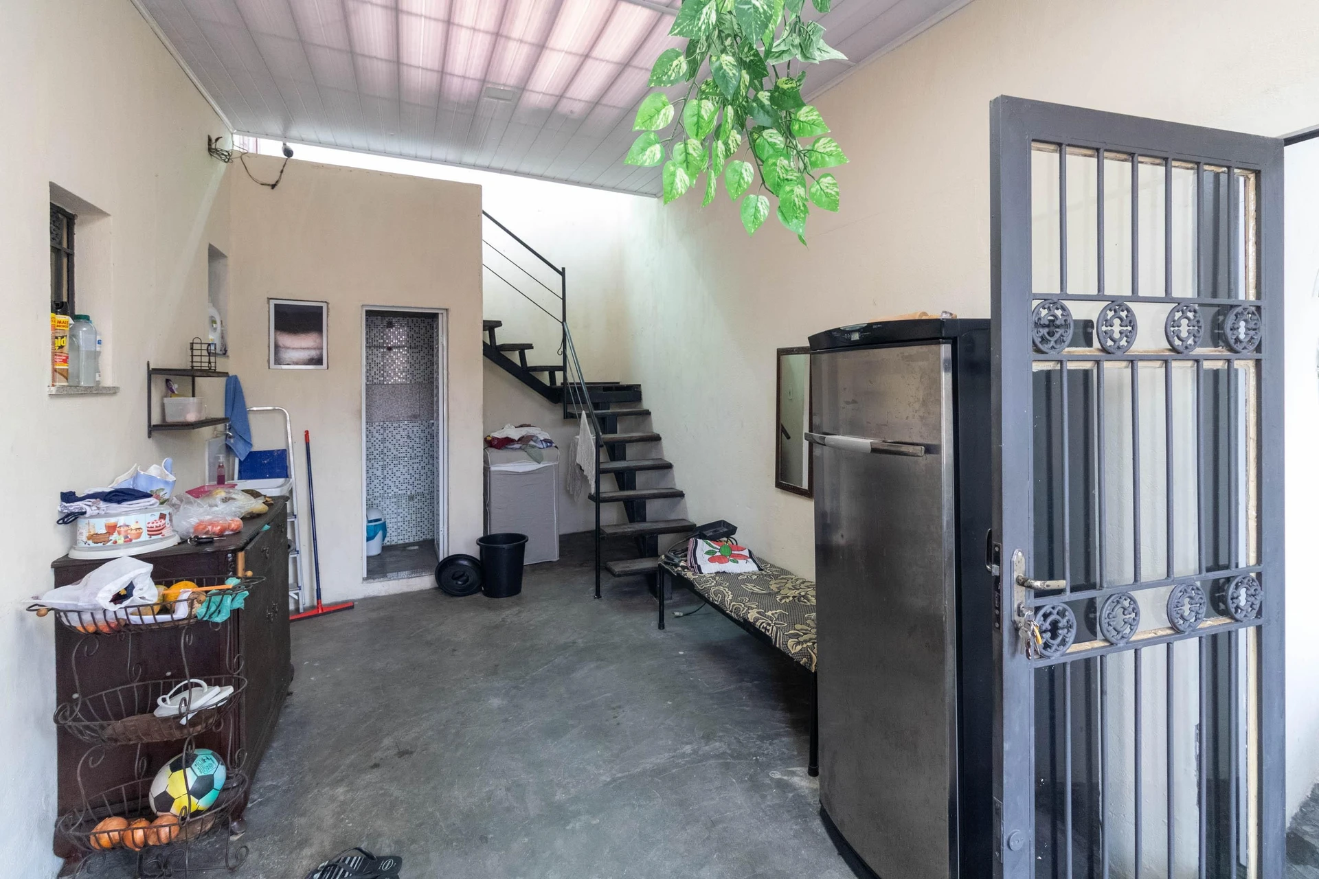 Furnished house with 1 bedroom and 1 bath plus parking — photo 7