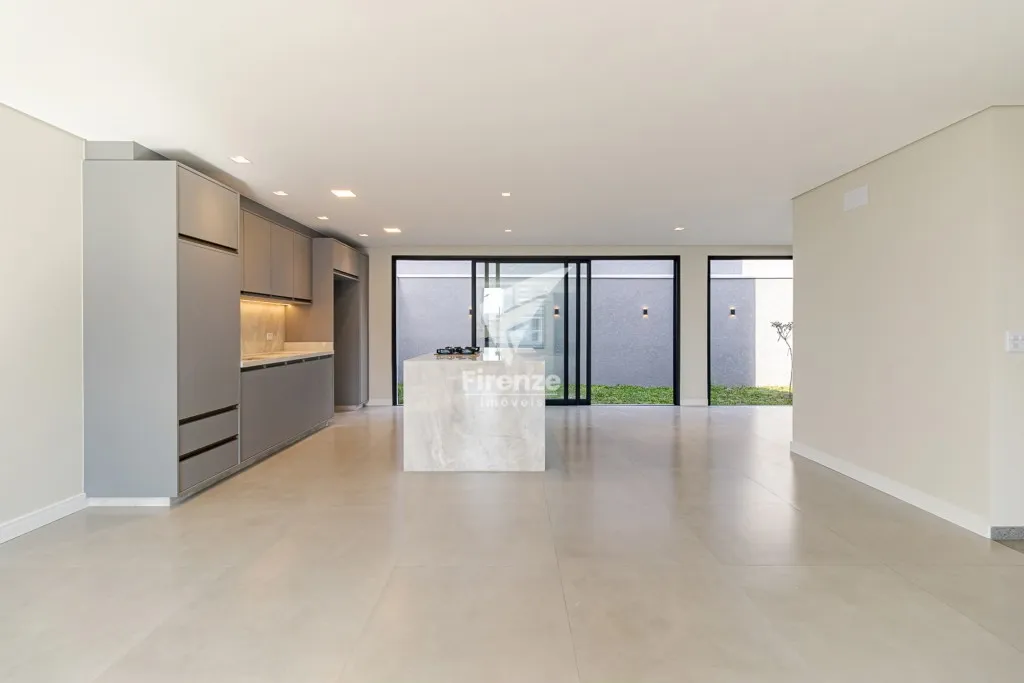 Furnished house with 4 bedrooms and 320 m² — photo 31