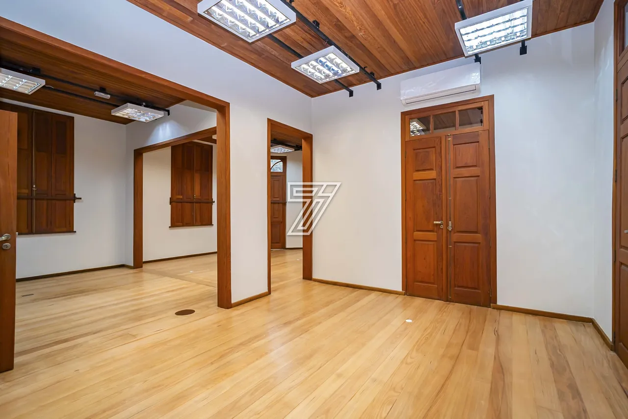 Unfurnished house with 5 bedrooms and 5 bathrooms — photo 7