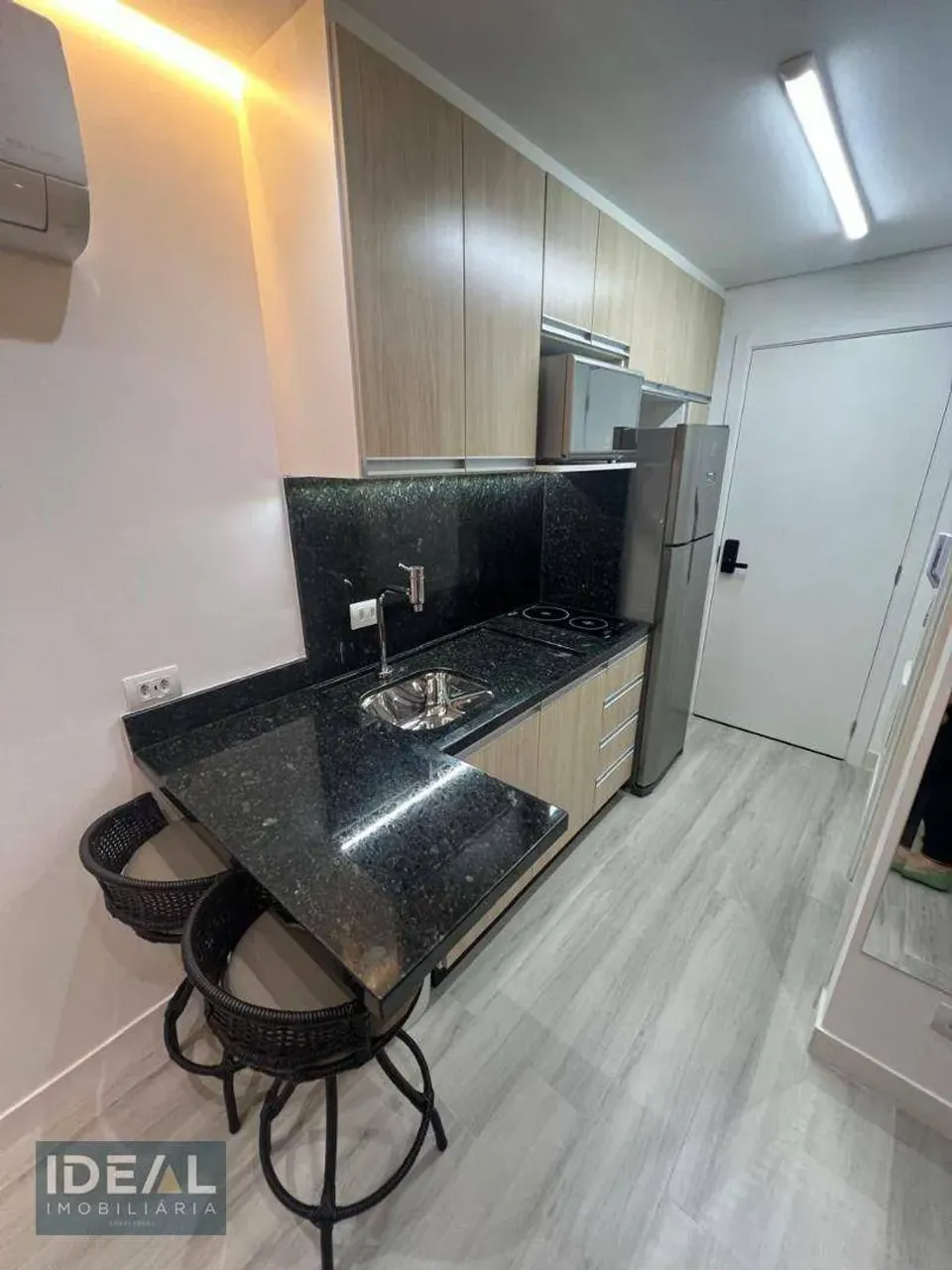 Furnished 1-bedroom apartment with a balcony — photo 2