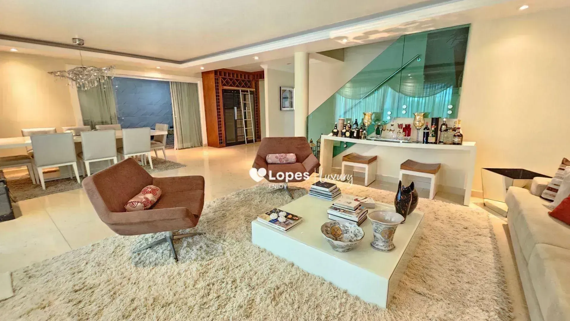 Furnished house with 6 en-suite suites and a private pool — photo 2