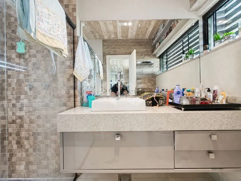 2-bedroom house with a glass-enclosed balcony — photo 39