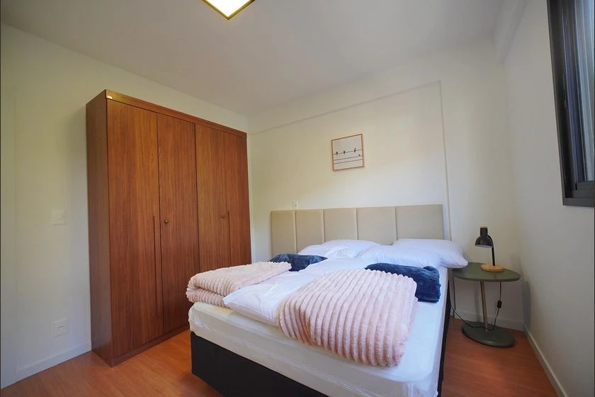 Apartamento amueblado de 1 dormitorio con vista a montañas — photo 4
