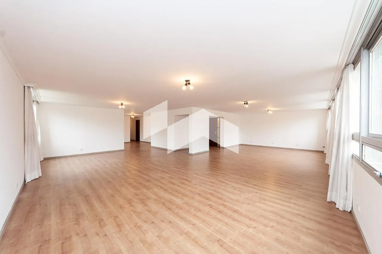 380 m² apartment with private laundry area — photo 4