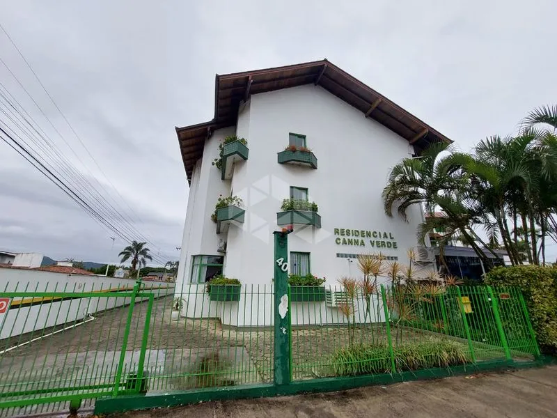 50 m² 1-bedroom apartment with fitted kitchen and AC