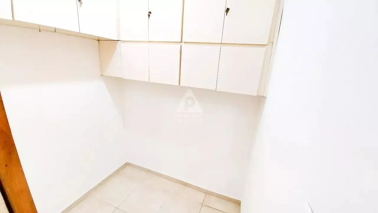 2-bedroom apartment with a walk-in closet — photo 23