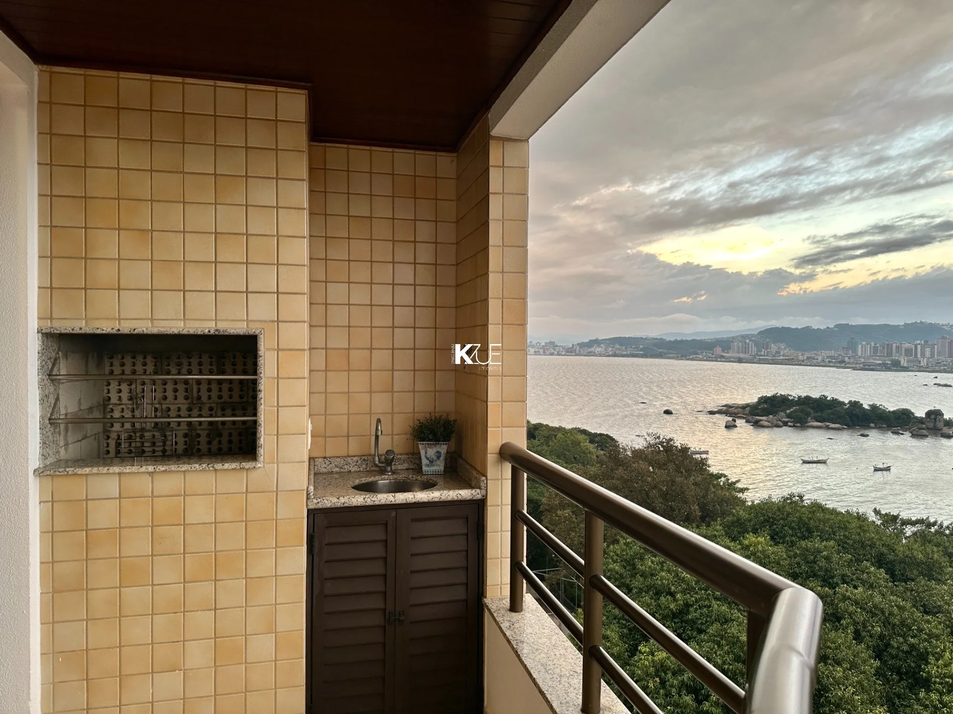 Furnished 2-bedroom apartment with suite and 89 m² — photo 19