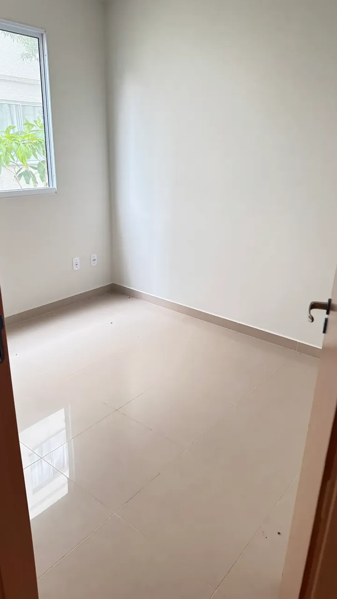 2-bedroom apartment in a building with a gym — photo 3