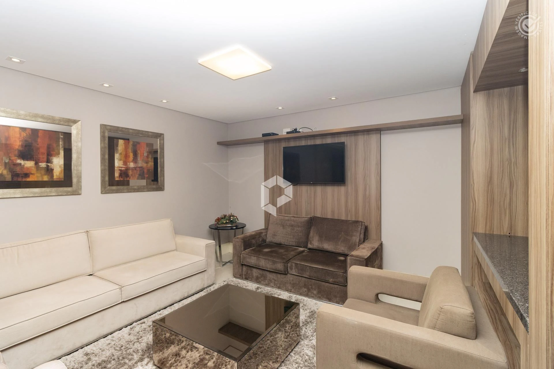Balcony with a grill in a 2-bedroom apartment, 99 m² — photo 20