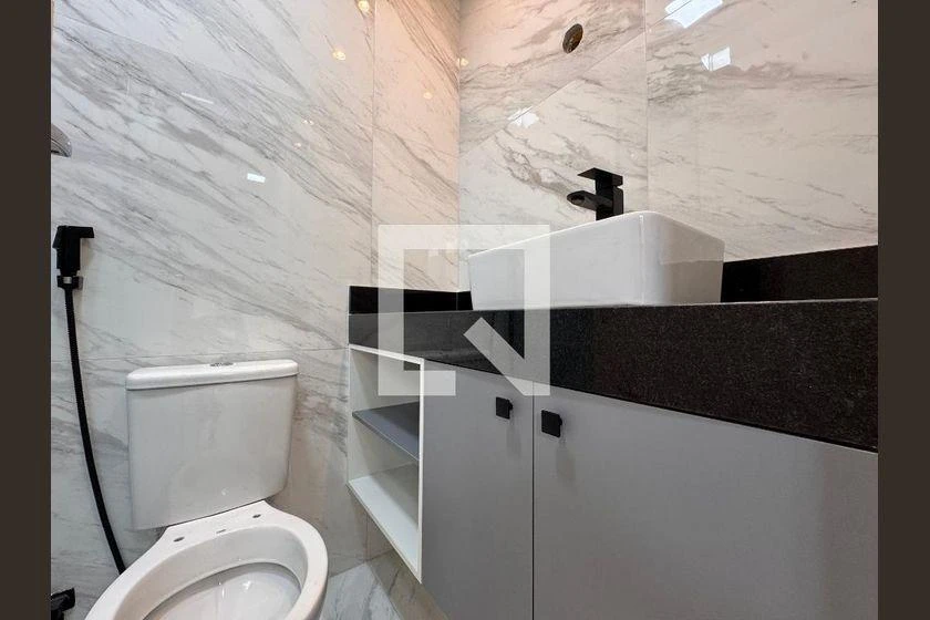 Rental house with 4 bedrooms and 222 m², balcony — photo 22