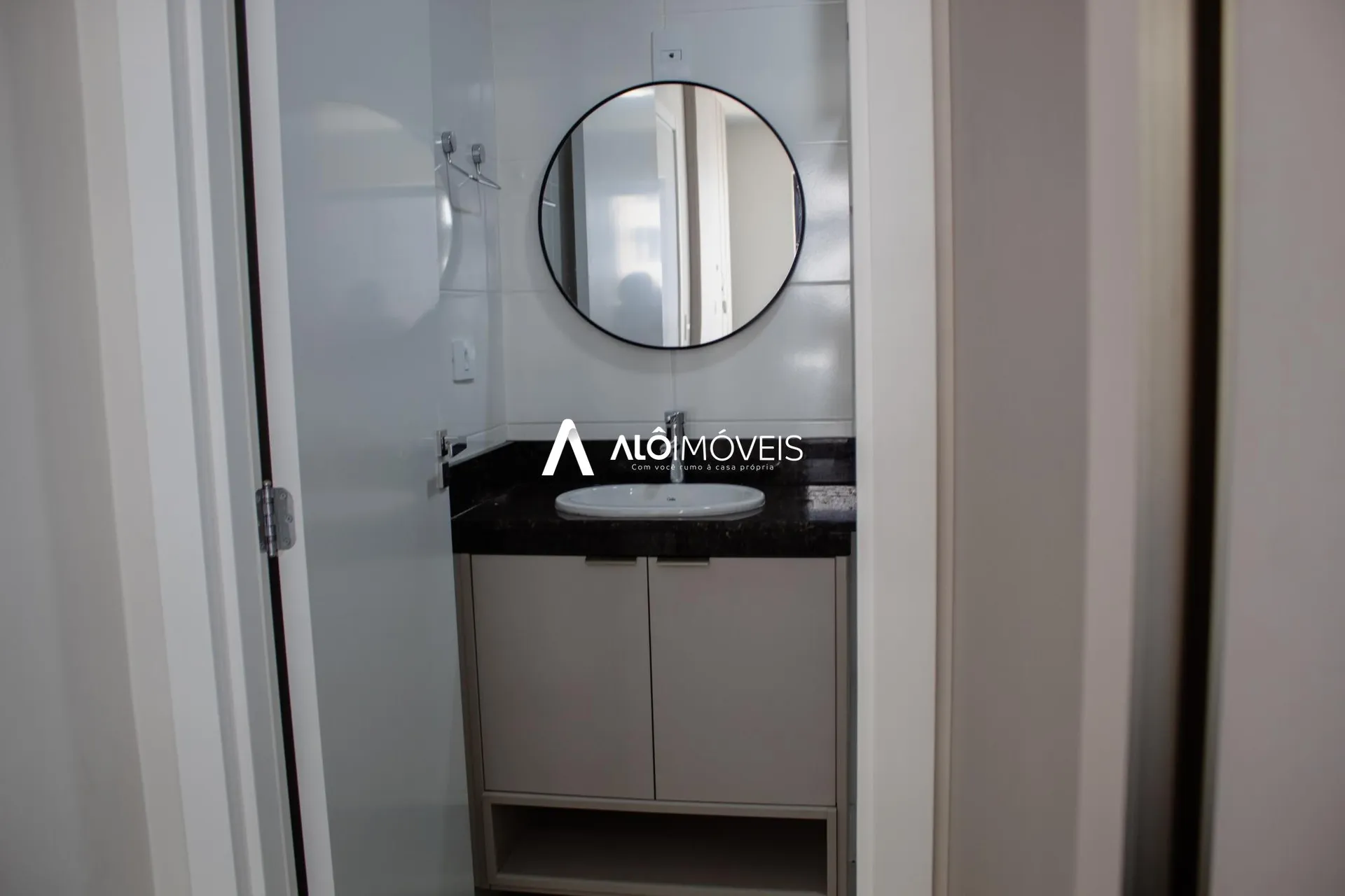 Furnished 1-bedroom apartment with open-plan kitchen — photo 45