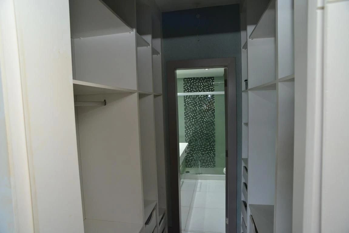 3-bedroom apartment in a building with a gym — photo 11
