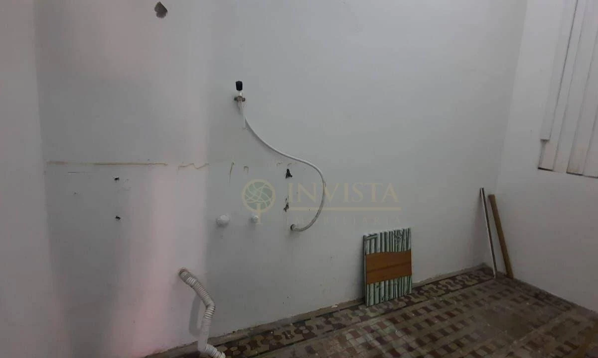 Комерційний будинок з 11 спальнями і 2 ванними — photo 17
