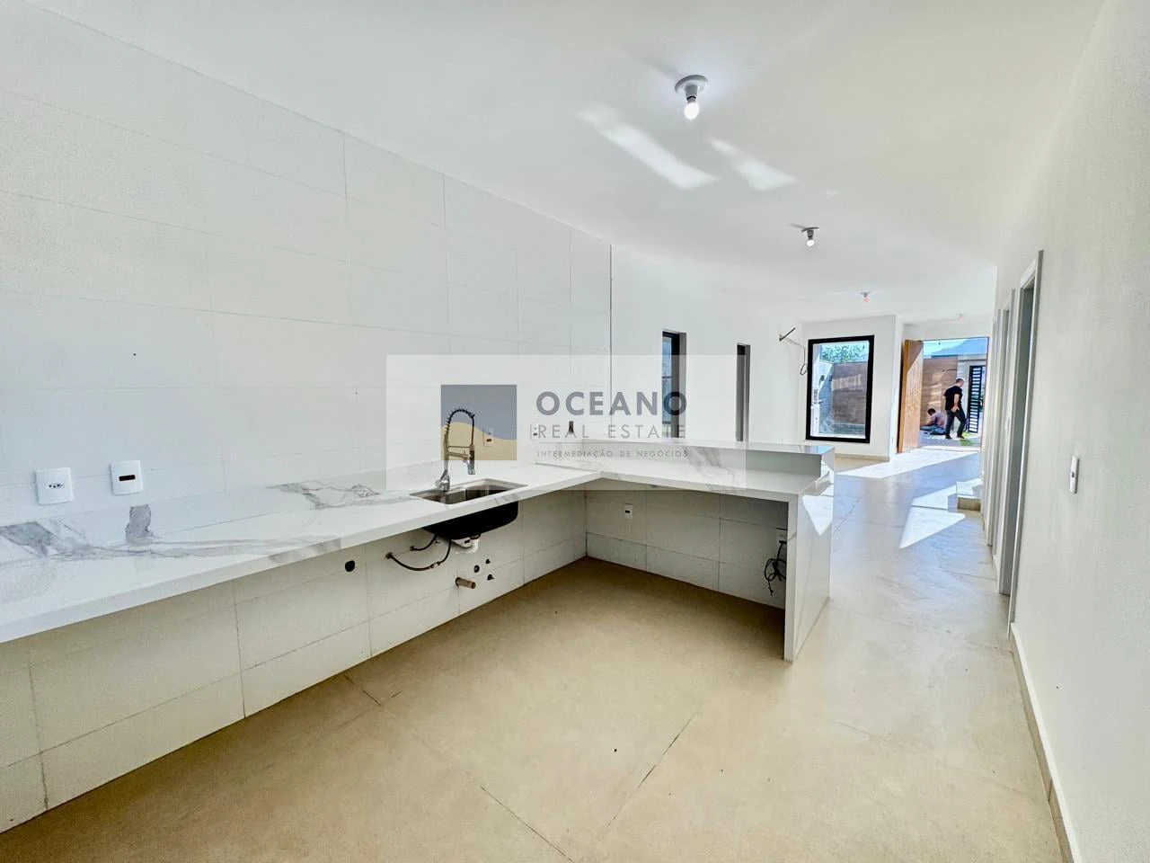4-bedroom house with a grill on the balcony — photo 10