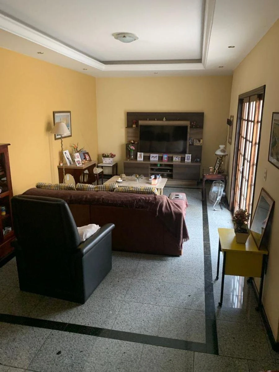 Furnished house with a balcony and 400 m²