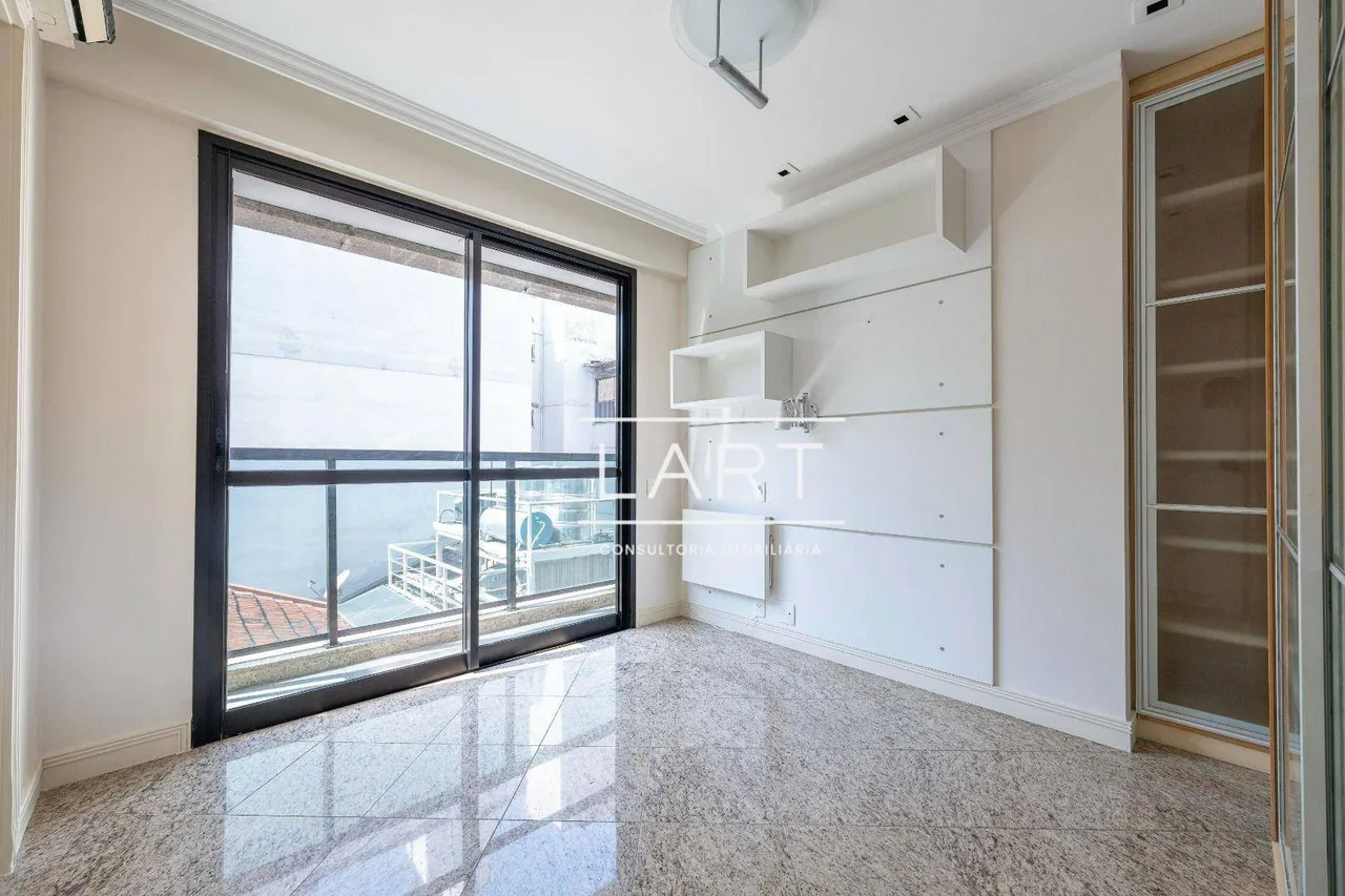 Apartamento com 3 quartos e armários embutidos — photo 14