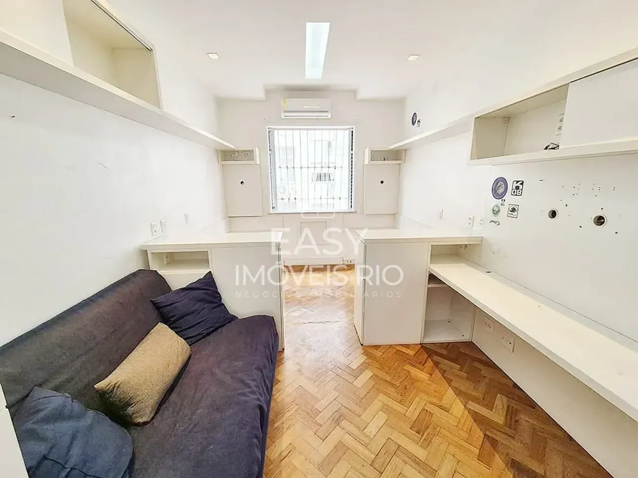 Apartamento sin amueblar con 4 dormitorios y balcón de vidrio — photo 20