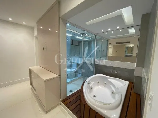 One-bedroom apartment in a building with a sauna — photo 9