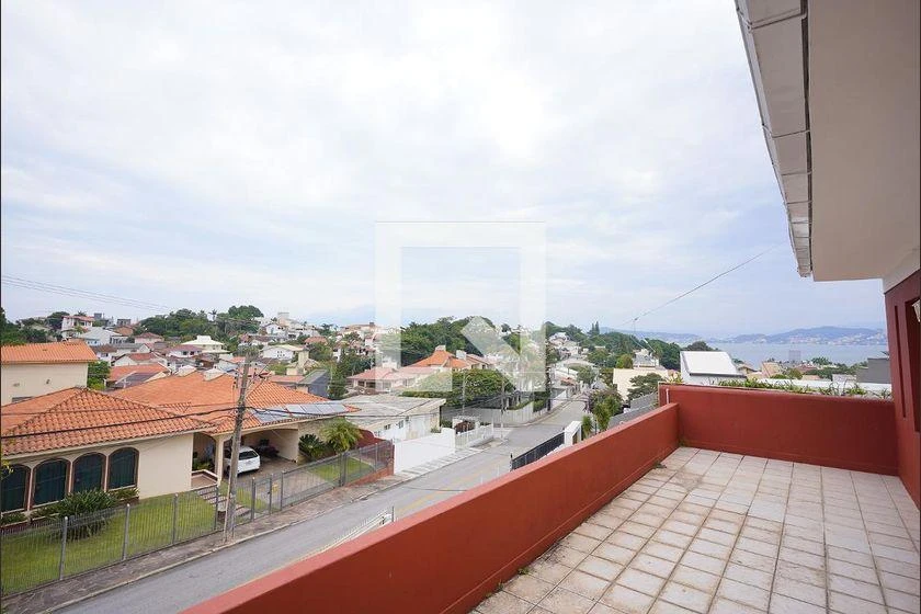 House with 7 bedrooms and 3 en-suites at 350 m² — photo 15