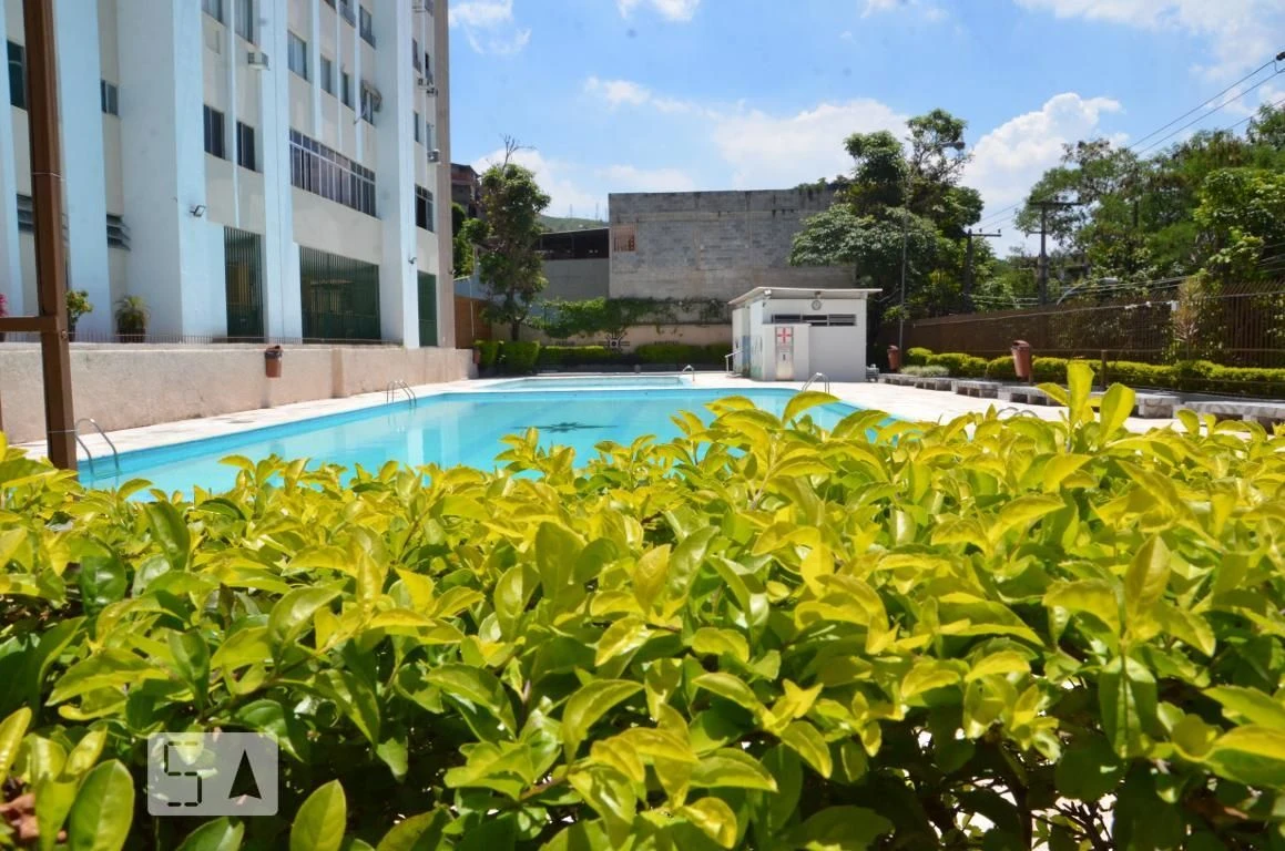 2-bedroom apartment in a building with a pool — photo 4