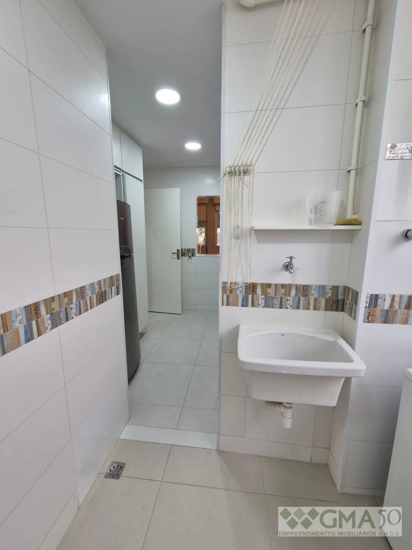 Furnished apartment, 90 m², with wood or laminate floors — photo 18