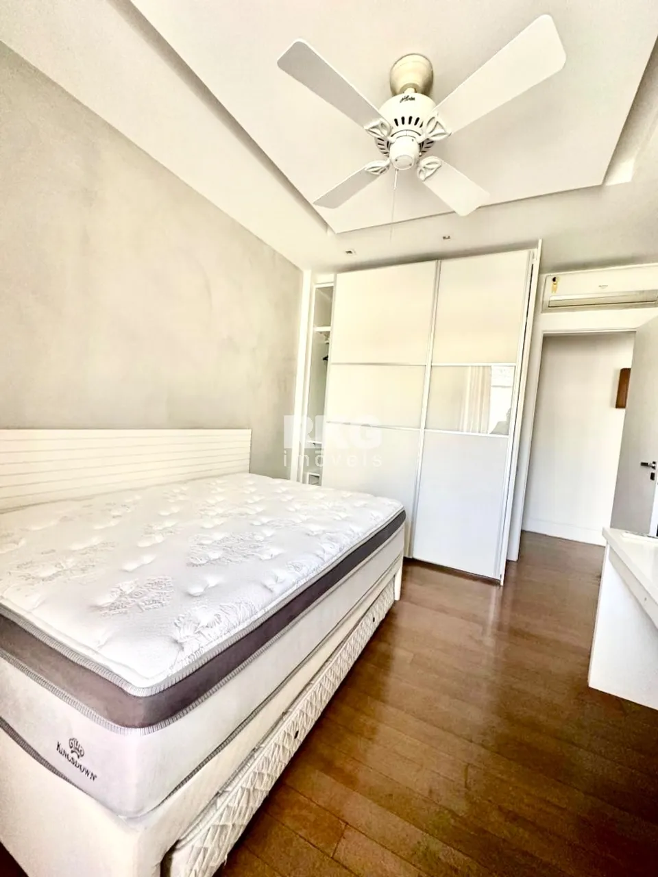 Apartamento mobiliado com 4 quartos e 4 banheiros — photo 19
