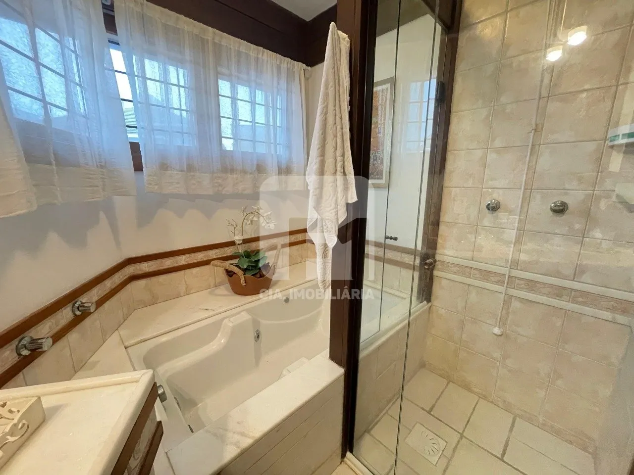 Furnished 350 m² house with 6 bedrooms and 3 suites — photo 29