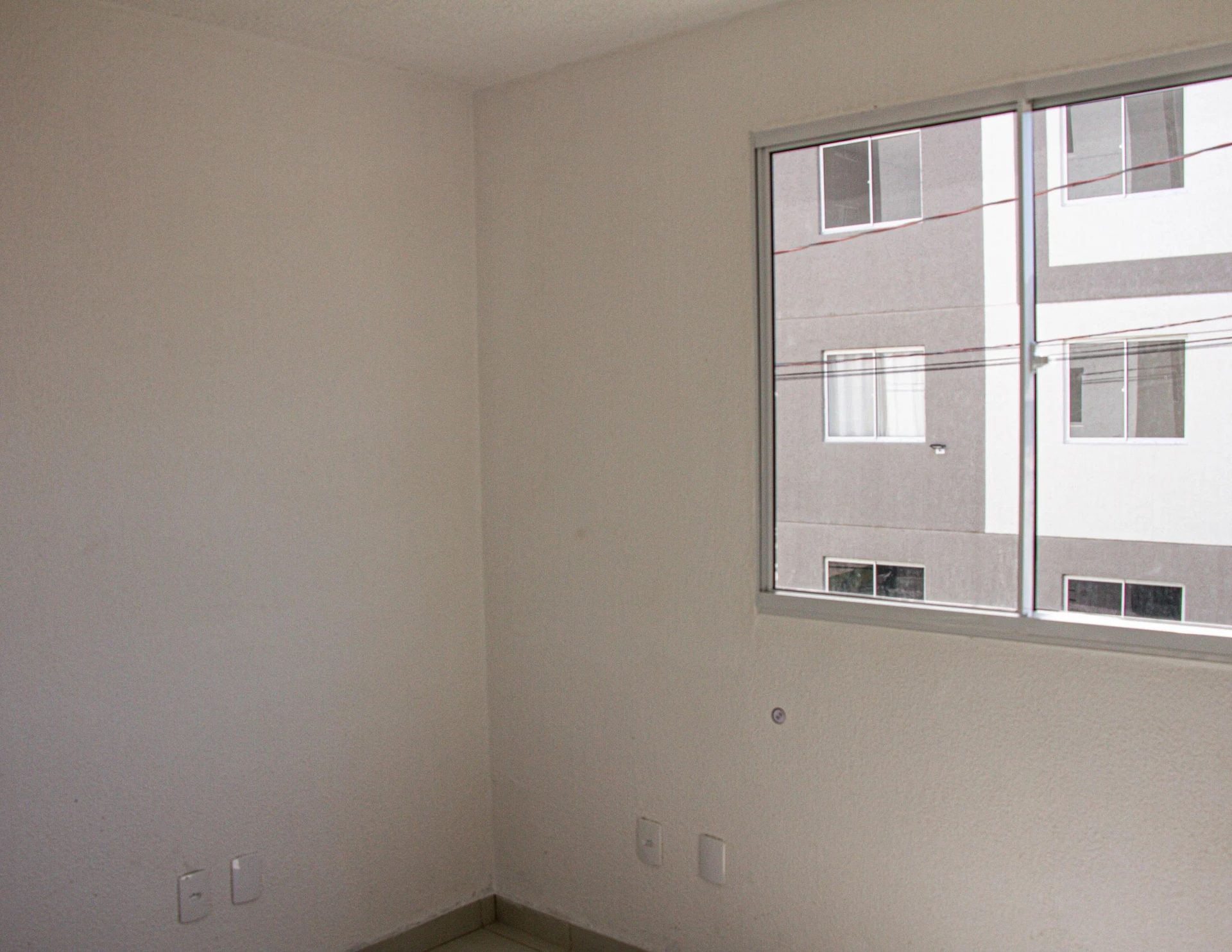 Balcony with a grill in a 2-bedroom apartment, 45 m² — photo 25