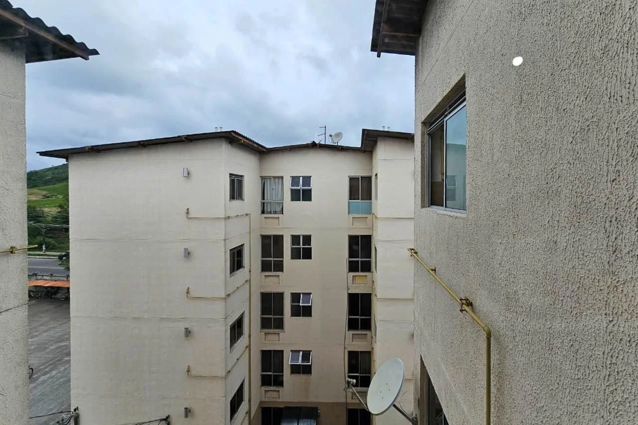 2-bedroom apartment in a building with a pool — photo 7