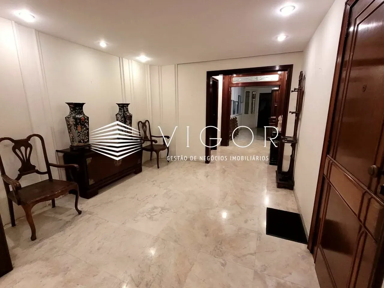Furnished 347 m² apartment on the 2nd floor, 4 bedrooms — photo 22