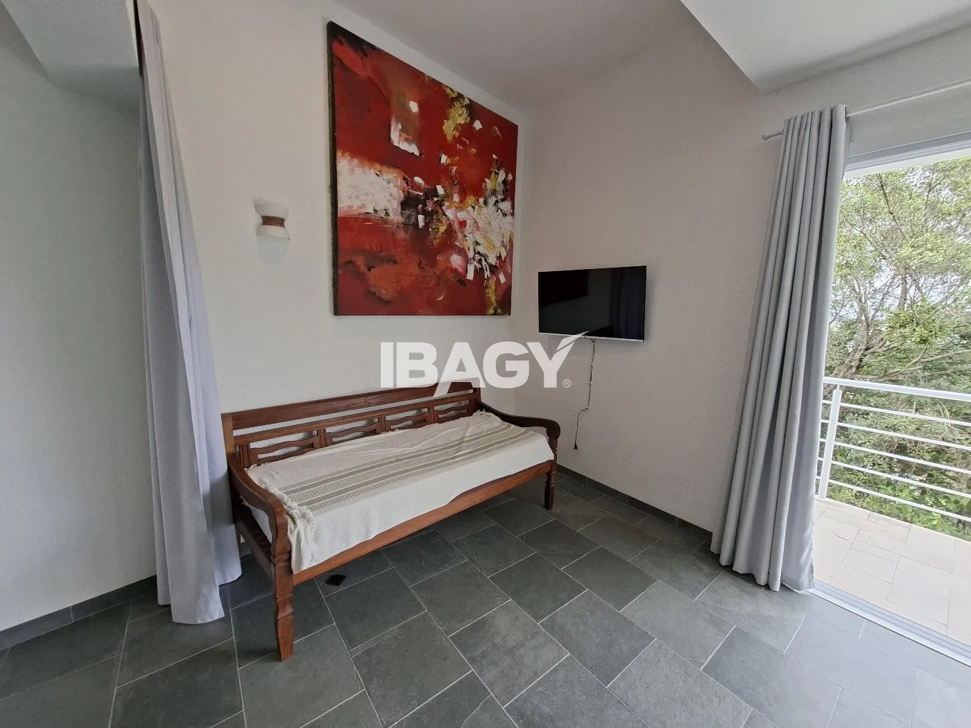 Furnished apartment, 50 m², with floor-to-ceiling windows — photo 36