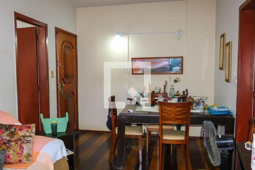 Apartamento mobiliado com 2 quartos e 1 banheiro