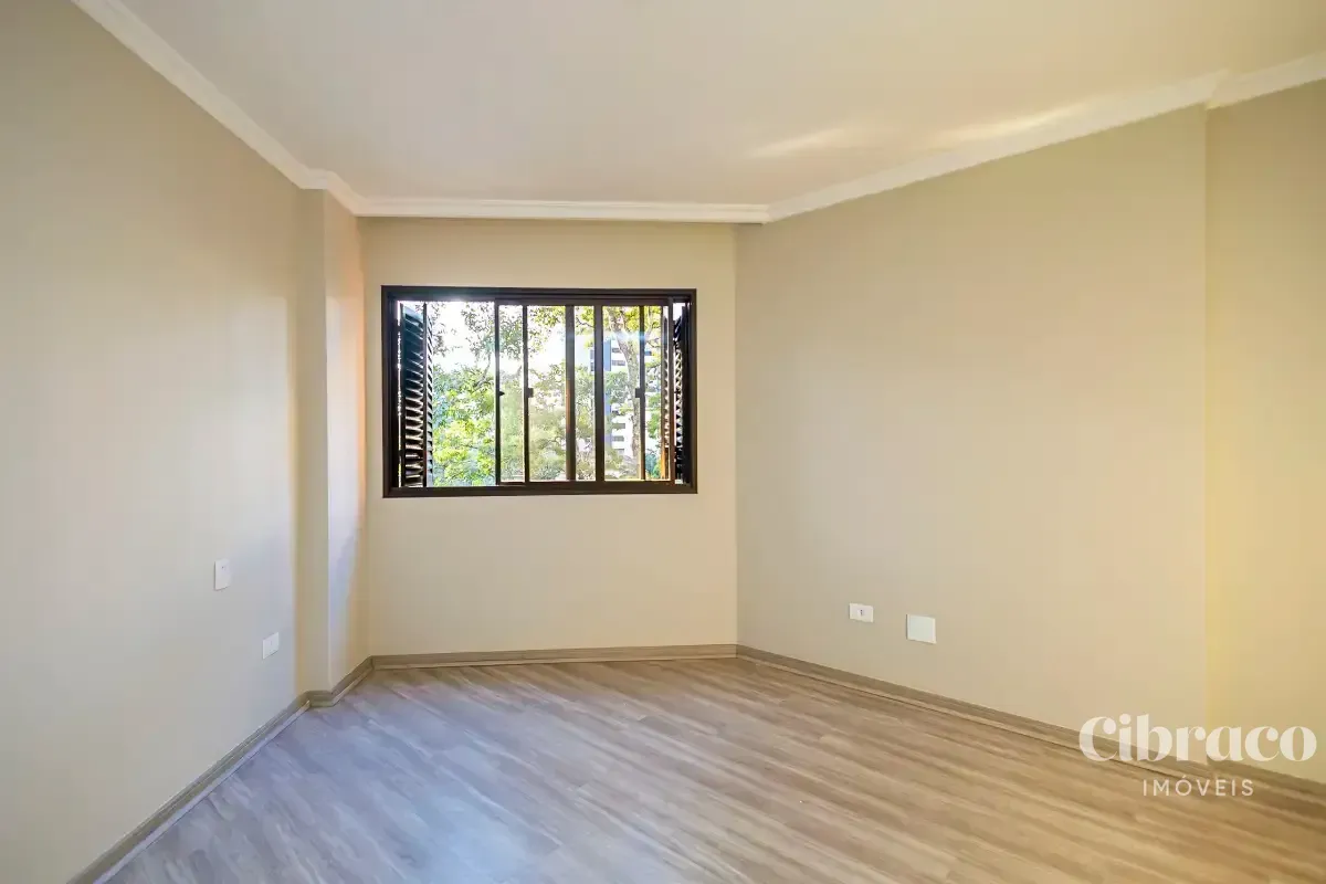 250 m² apartment with 3 bedrooms and a balcony — photo 23