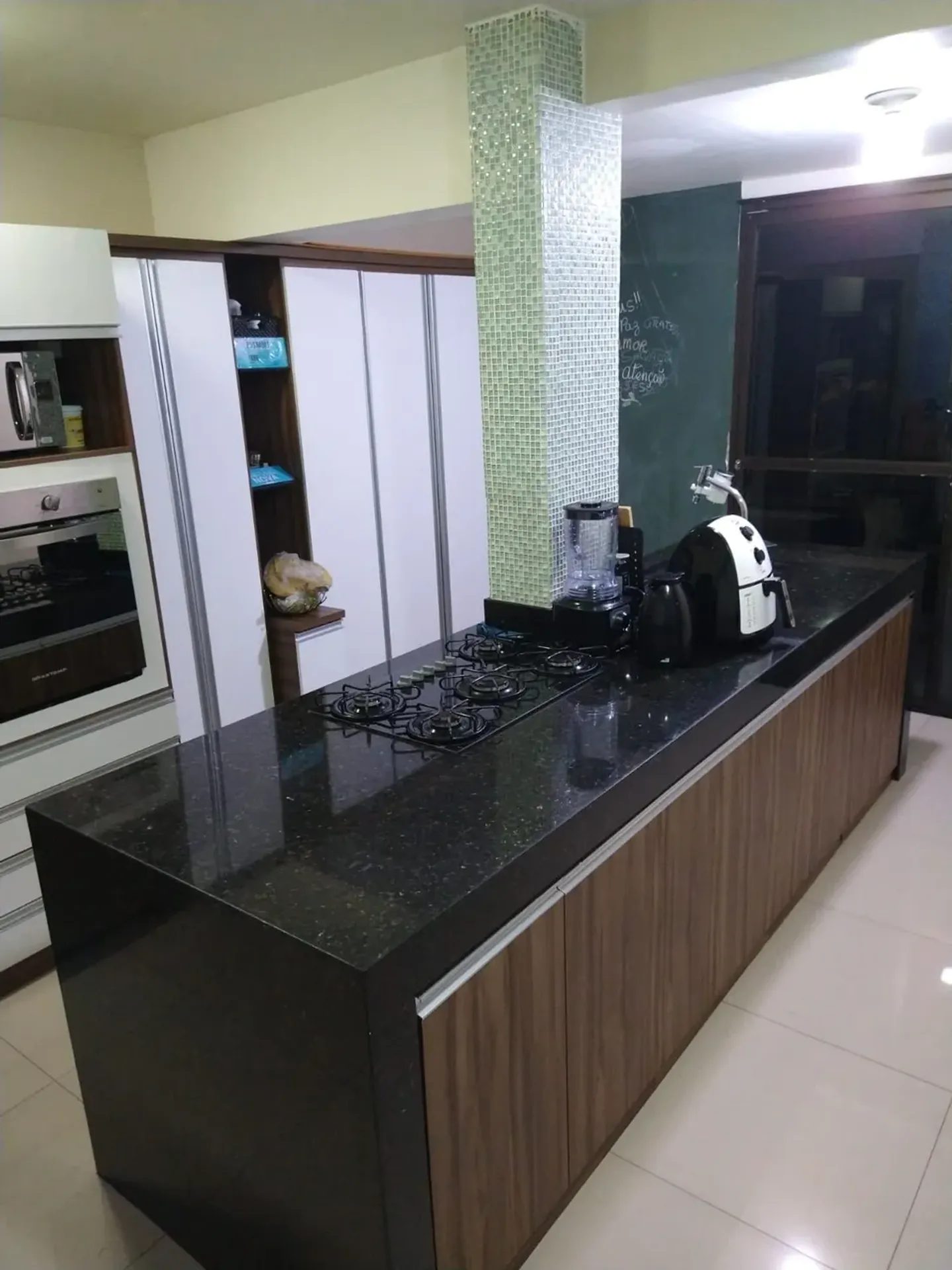 Furnished apartment, 240 m², with a glass-enclosed balcony — photo 4