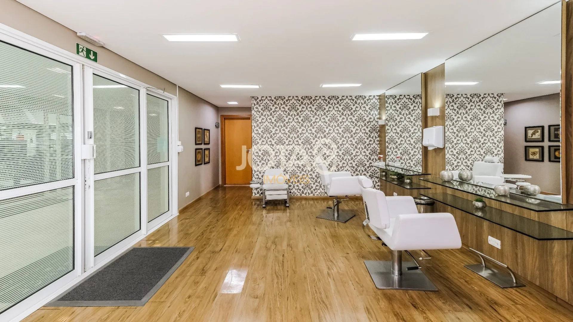 Furnished apartment, 267 m², with floor-to-ceiling windows — photo 42