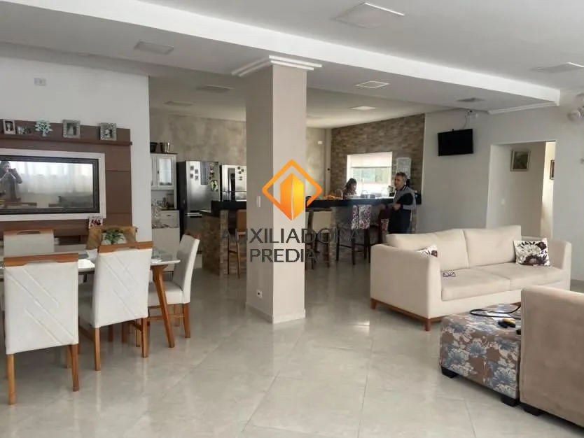 Furnished 2-bedroom apartment with an open-plan kitchen