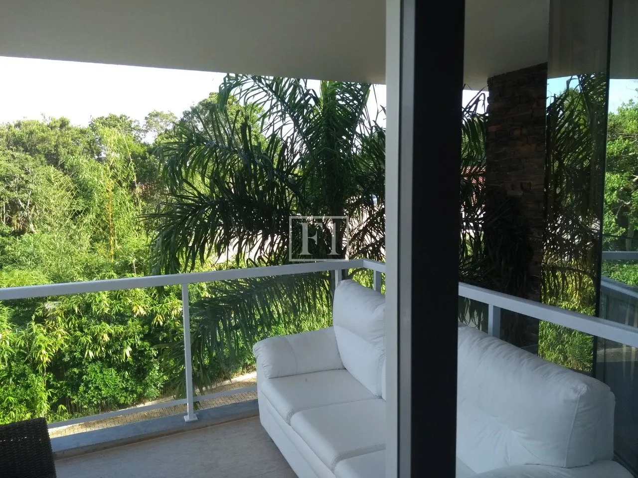 Furnished house, 450 m², with floor-to-ceiling windows — photo 30