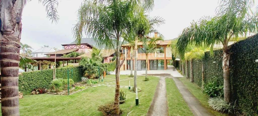 Casa con 4 dormitorios y 4 baños, 280 m² — photo 2