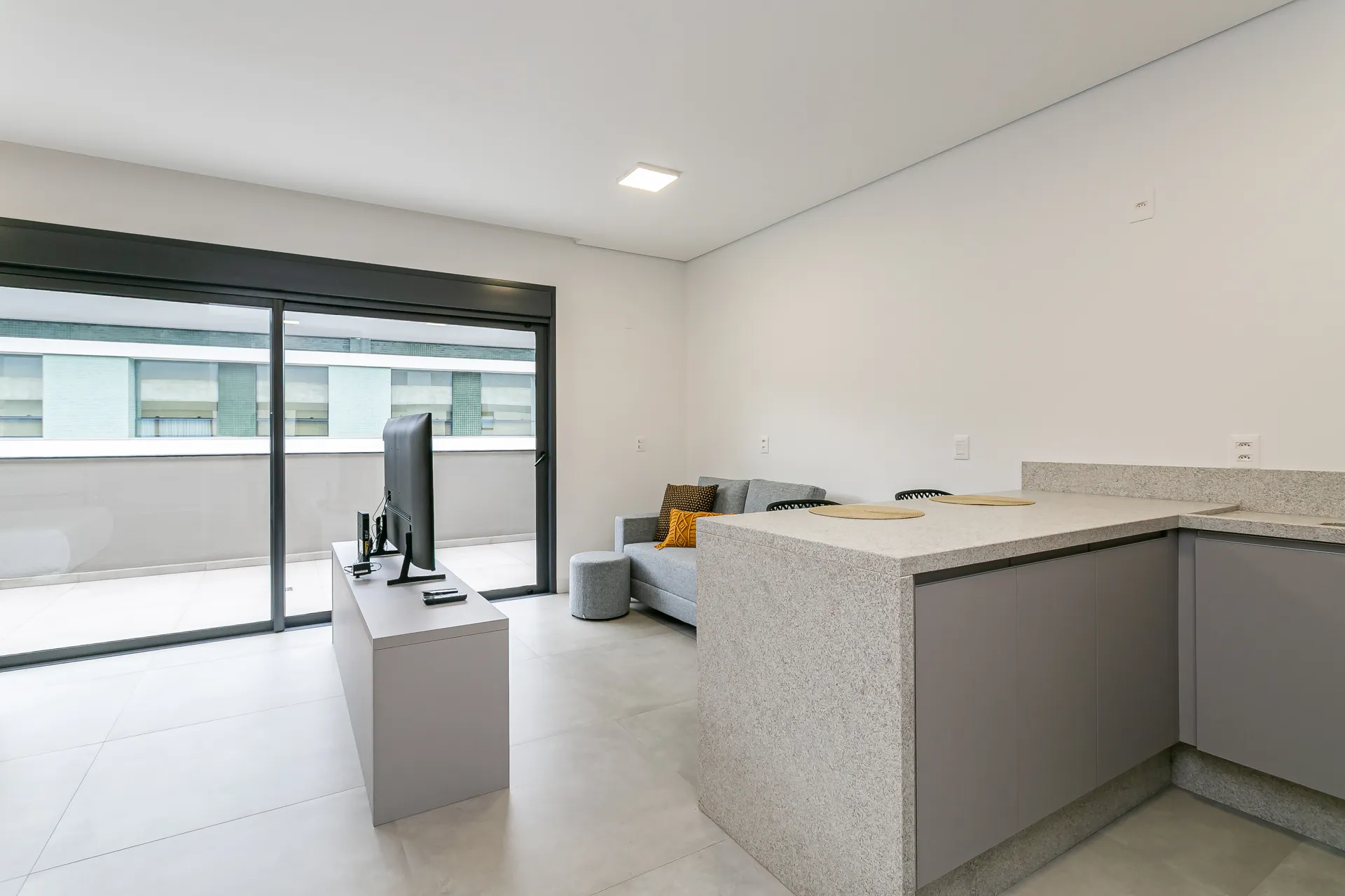 Меблированная квартира с террасой 80 м² и 1 спальней — photo 12