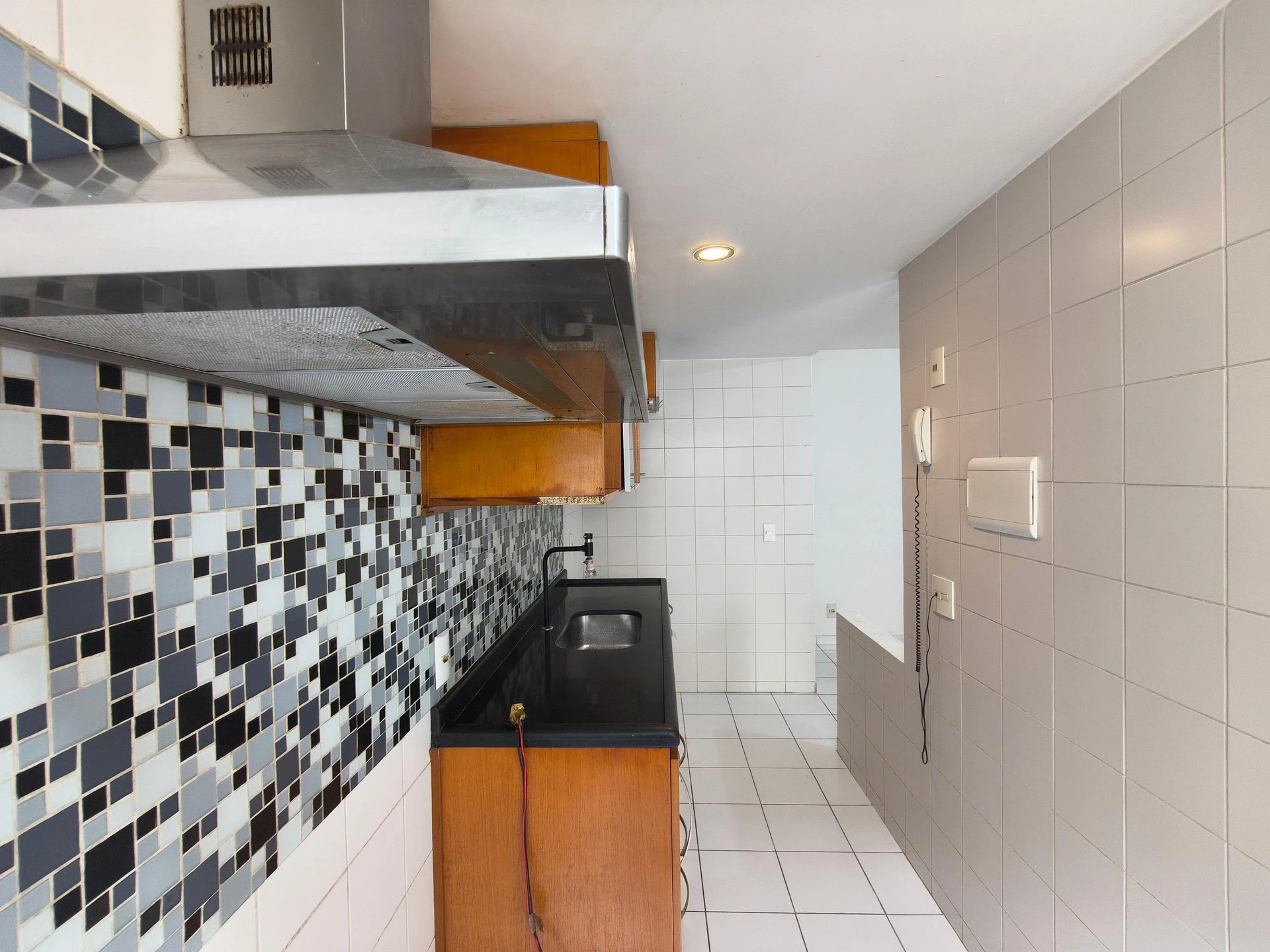 2-bedroom apartment in a building with a gym — photo 20