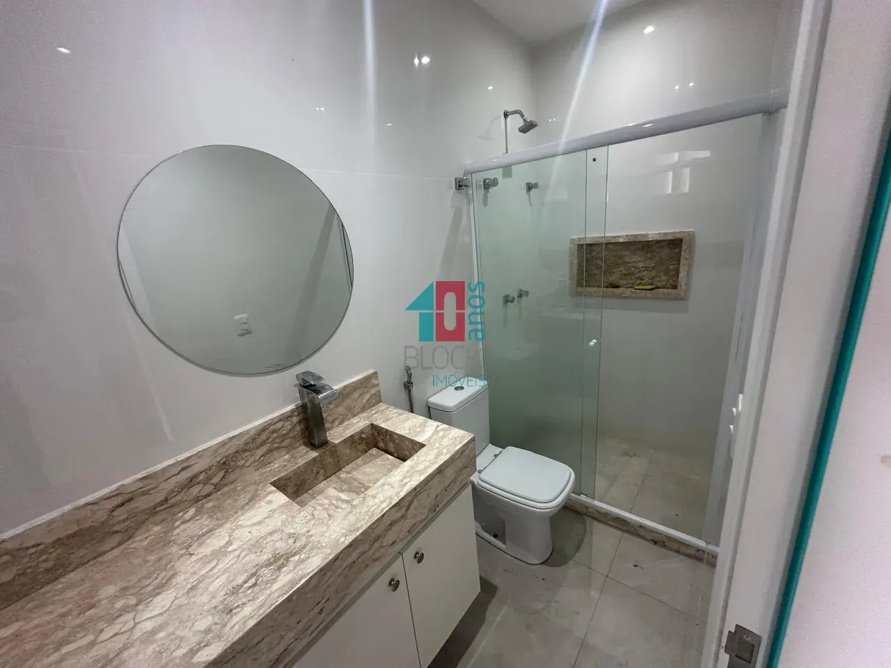 Condominium house with 5 en-suites and open-plan kitchen — photo 34