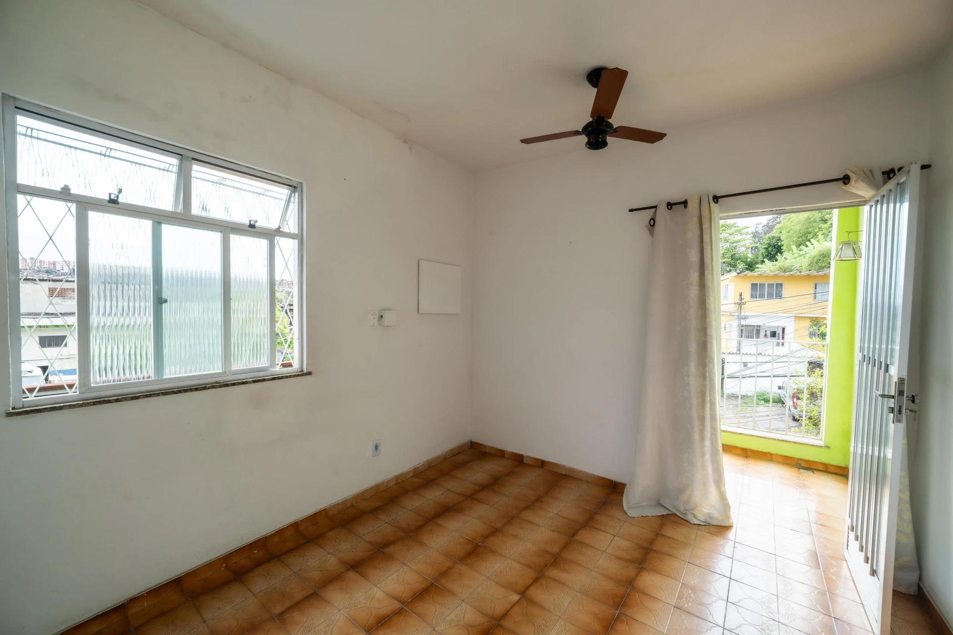 Unfurnished house with 2 bedrooms, yard and balcony — photo 8