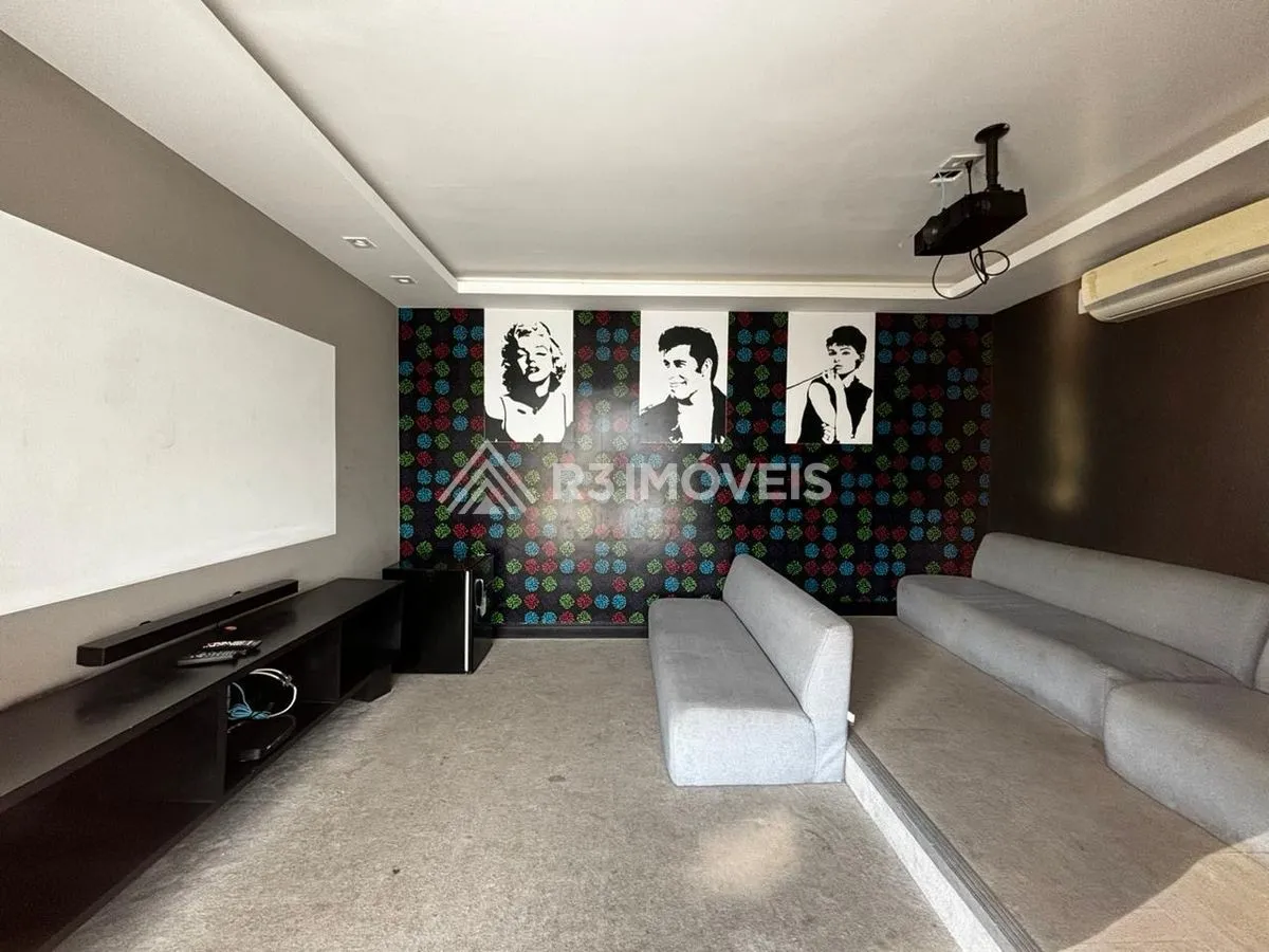 Floor-to-ceiling windows in a 3-bedroom apartment, 160 m² — photo 35