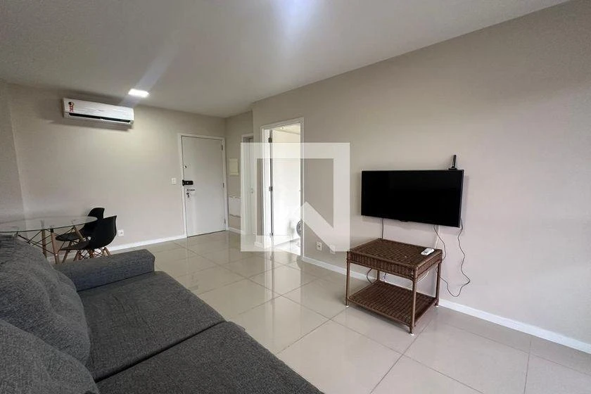 Furnished 2-bedroom apartment with balcony — photo 20