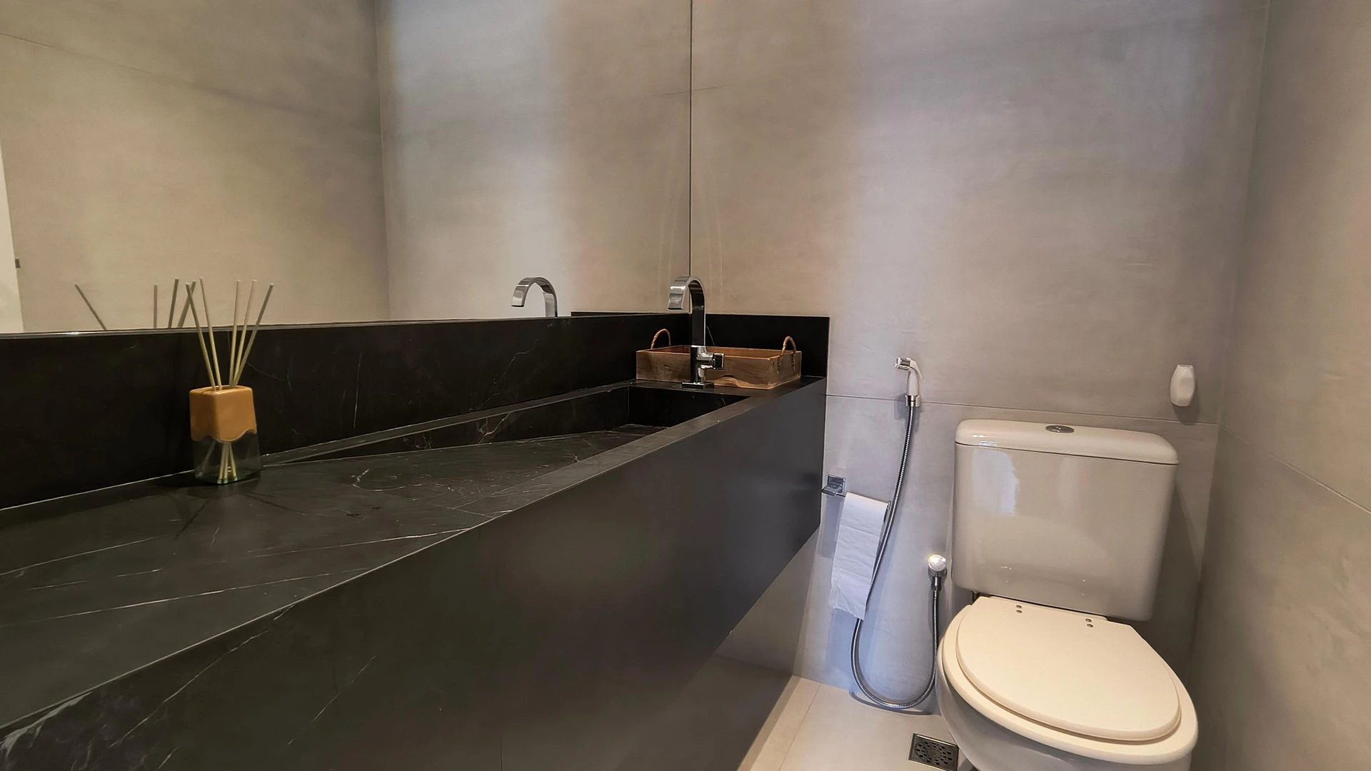 2-bedroom apartment with an enclosed, floor-to-ceiling balcony — photo 9